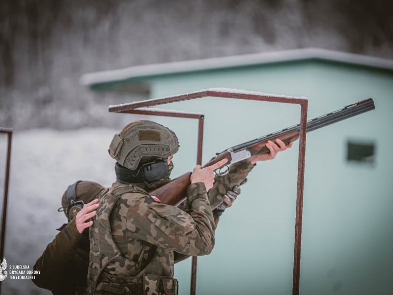 Польські мисливці навчали військових стріляти по дронах гладкоствольною зброєю